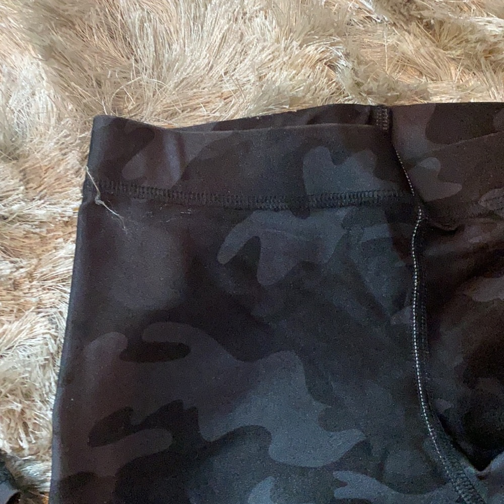 Soul Cycle Camo Cropped Leggings - Picture 3 of 5